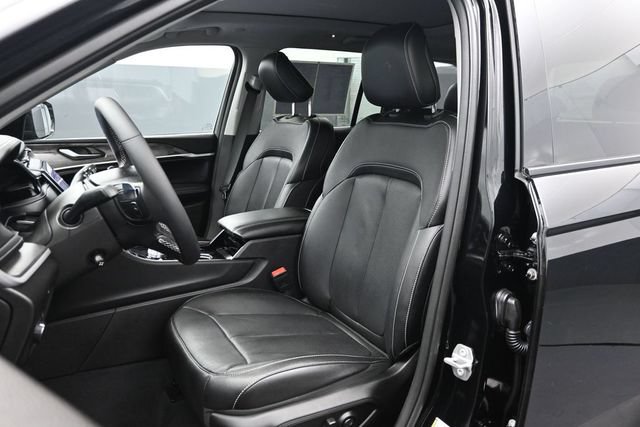 Used 2022 Jeep Grand Cherokee Limited 4xe w/ Luxury Tech Group II AWD/4WD image 5