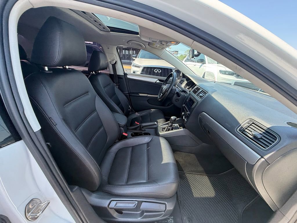 Used 2017 Volkswagen Jetta SE image 23