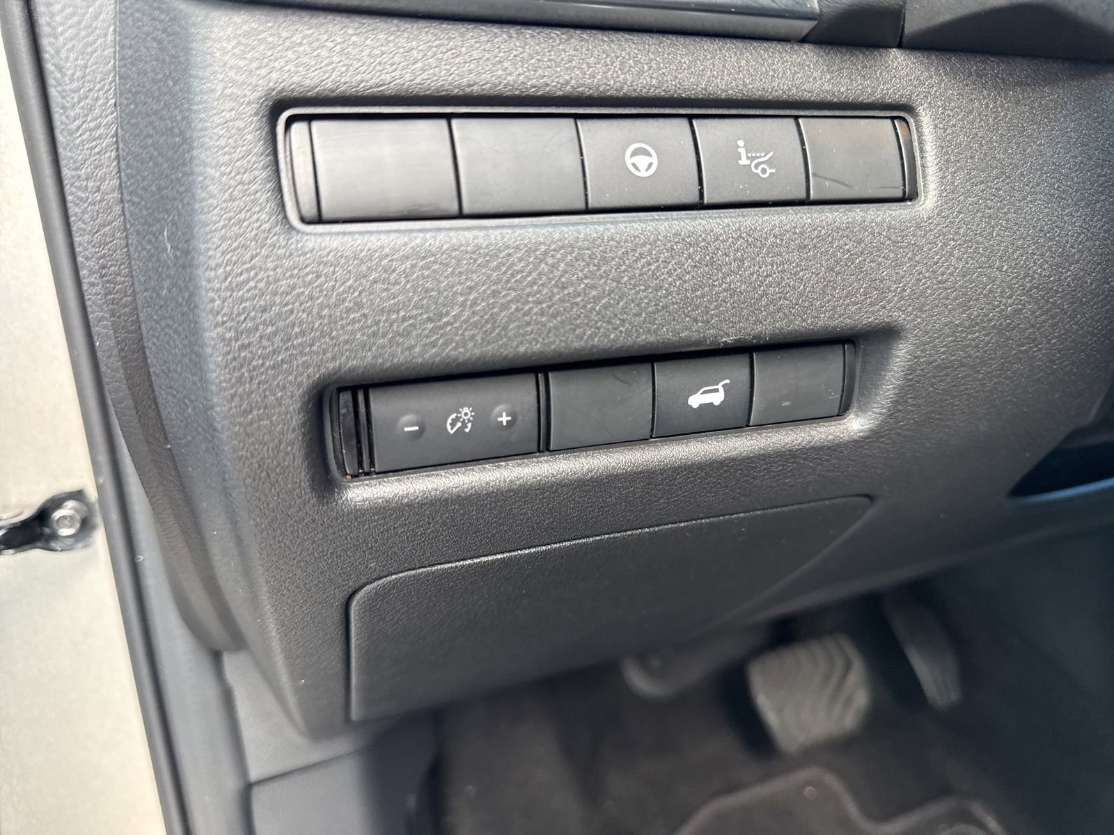 Used 2021 Nissan Rogue Platinum image 19