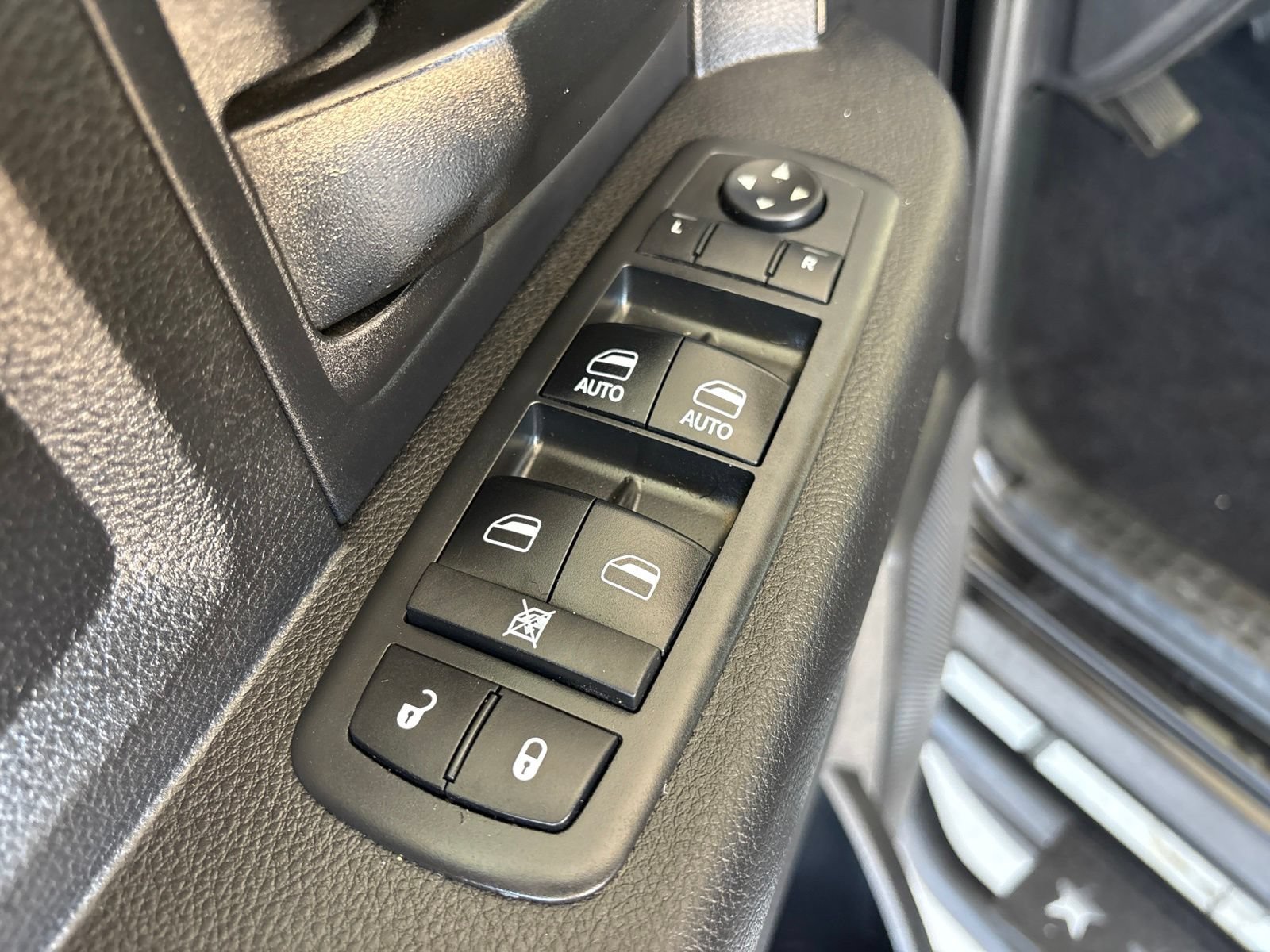 Used 2018 RAM 2500 Tradesman w/ Chrome Appearance Group AWD/4WD image 11