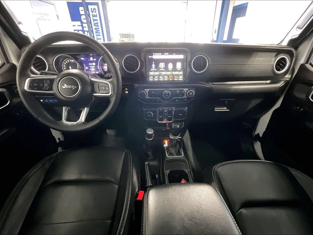 Used 2023 Jeep Wrangler Unlimited Sahara AWD/4WD image 21