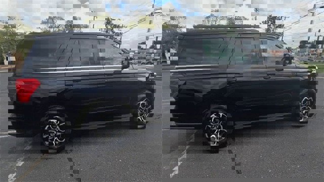 Certified 2024 Ford Expedition Max XLT image 2