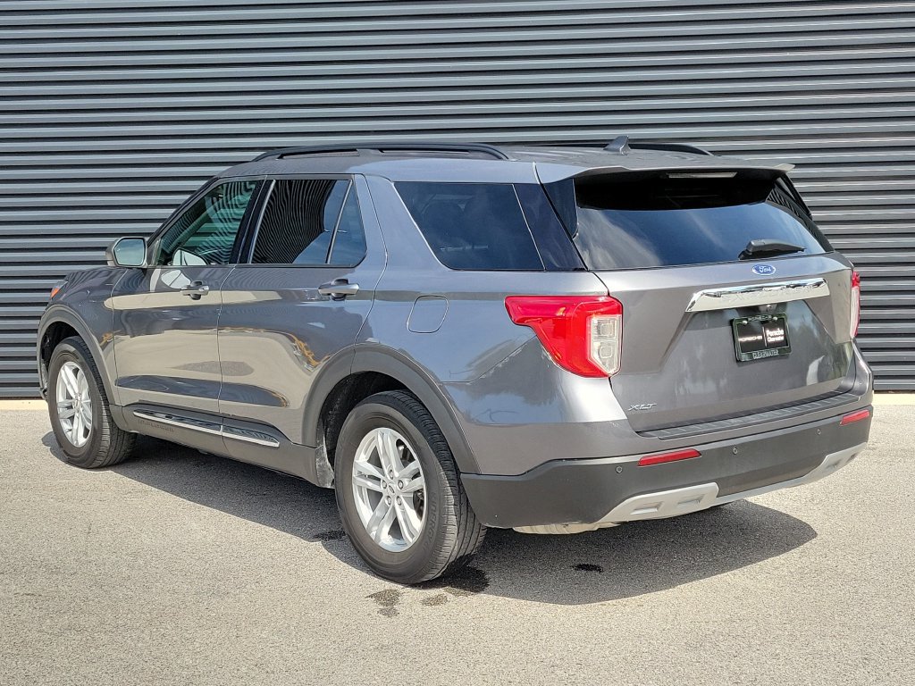 Used 2024 Ford Explorer XLT w/ Equipment Group 202A RWD image 3