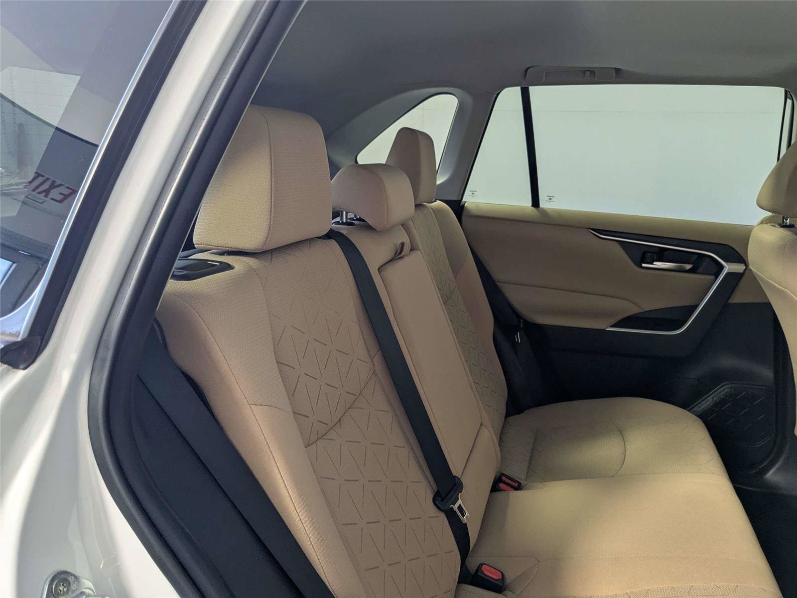 Used 2021 Toyota RAV4 XLE w/ Convenience Package image 28