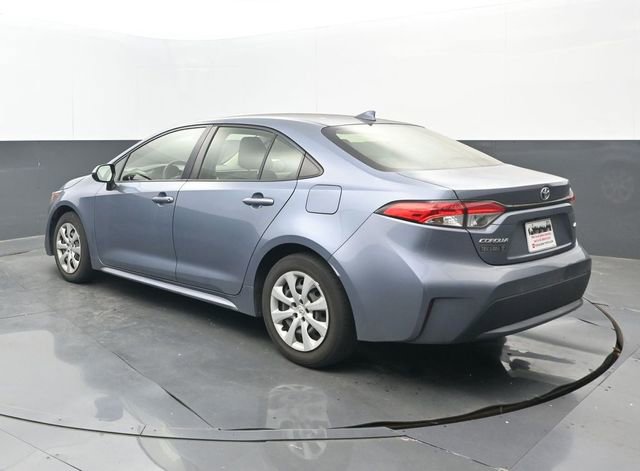 Used 2022 Toyota Corolla LE image 3