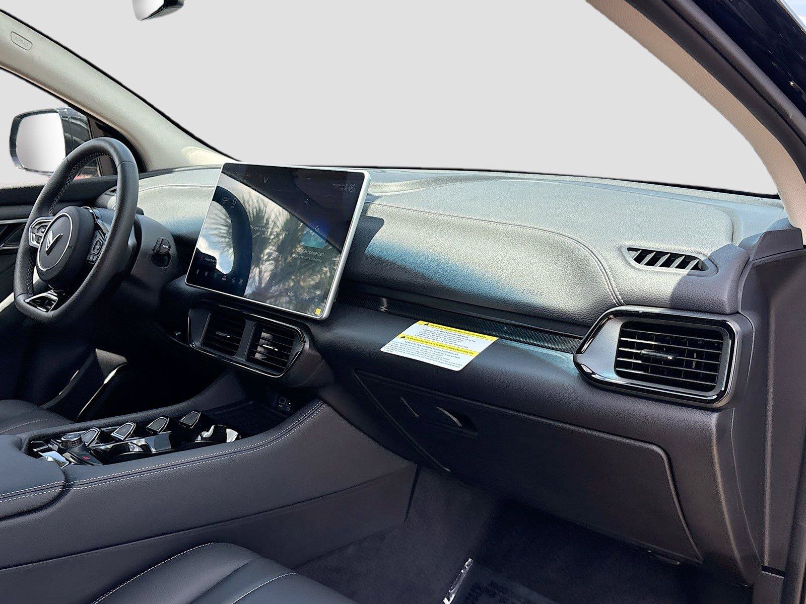 New 2025 VinFast VF 8 Eco AWD/4WD image 28