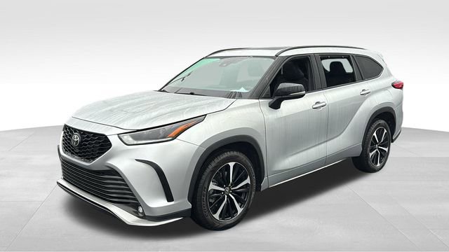 Used 2021 Toyota Highlander XSE image 3