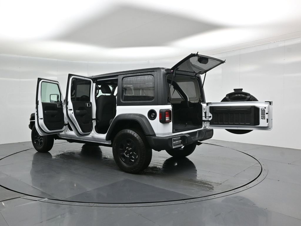 Used 2025 Jeep Wrangler Sport image 32