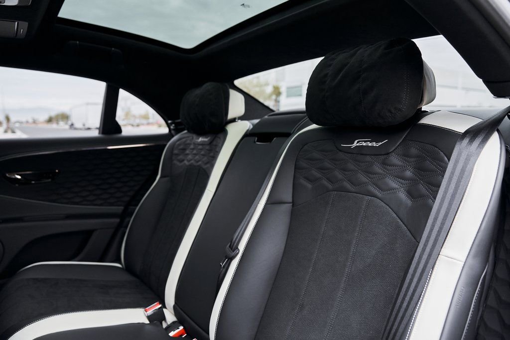 Used 2025 Bentley Flying Spur Plug-In Hybrid image 46