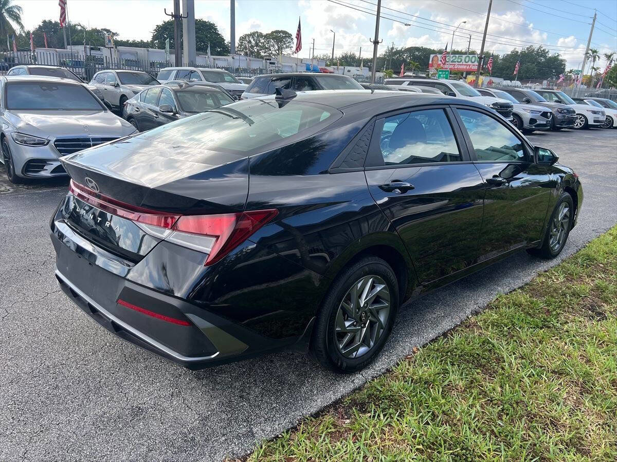 Used 2024 Hyundai Elantra SEL image 6