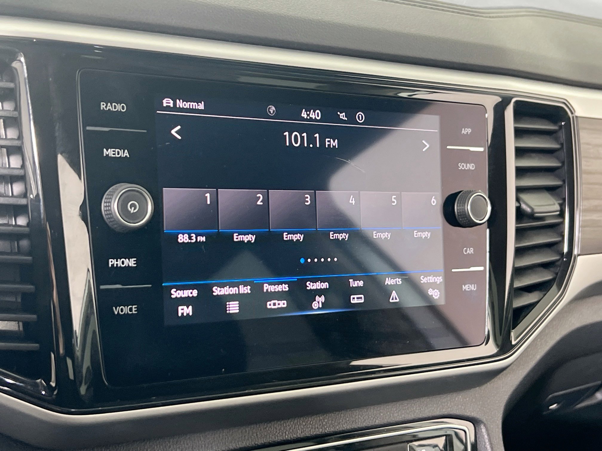 Used 2022 Volkswagen Atlas SE image 14