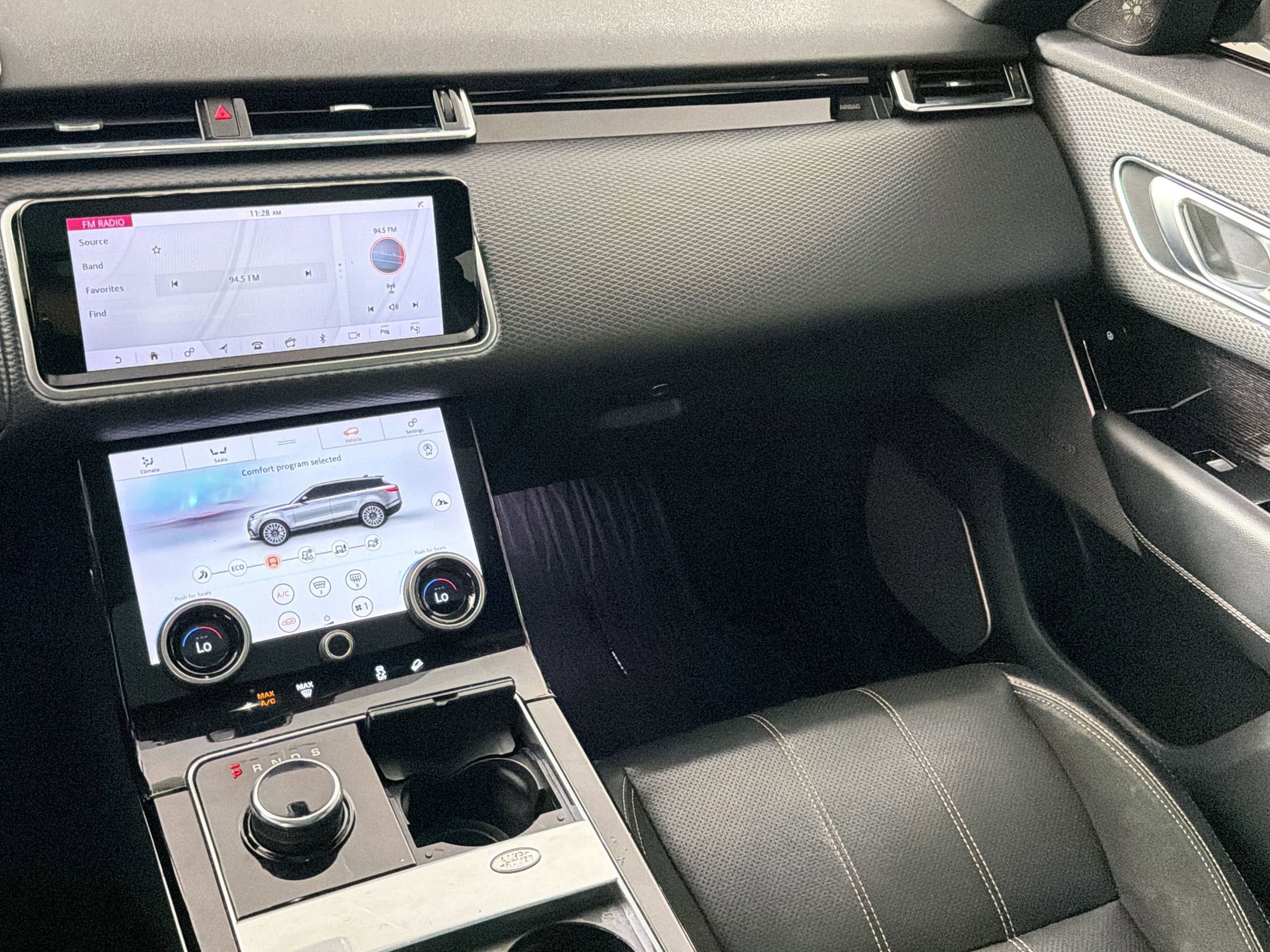 Used 2019 Land Rover Range Rover Velar R-Dynamic SE AWD/4WD image 23
