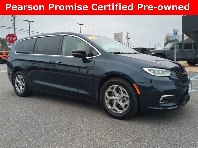 Used 2024 Chrysler Pacifica Limited image 2