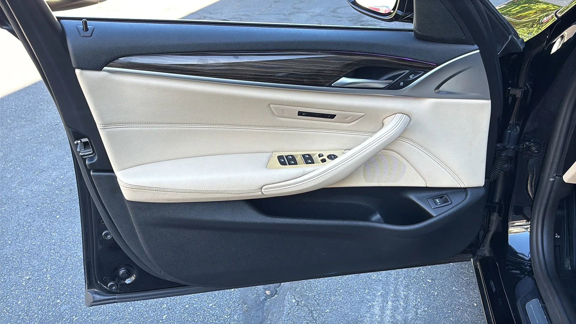 Used 2019 BMW 530i xDrive w/ Convenience Package image 13