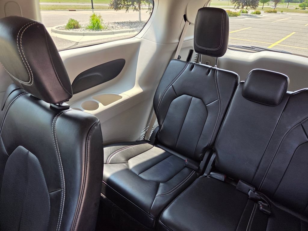 Used 2024 Chrysler Pacifica Touring-L FWD image 52