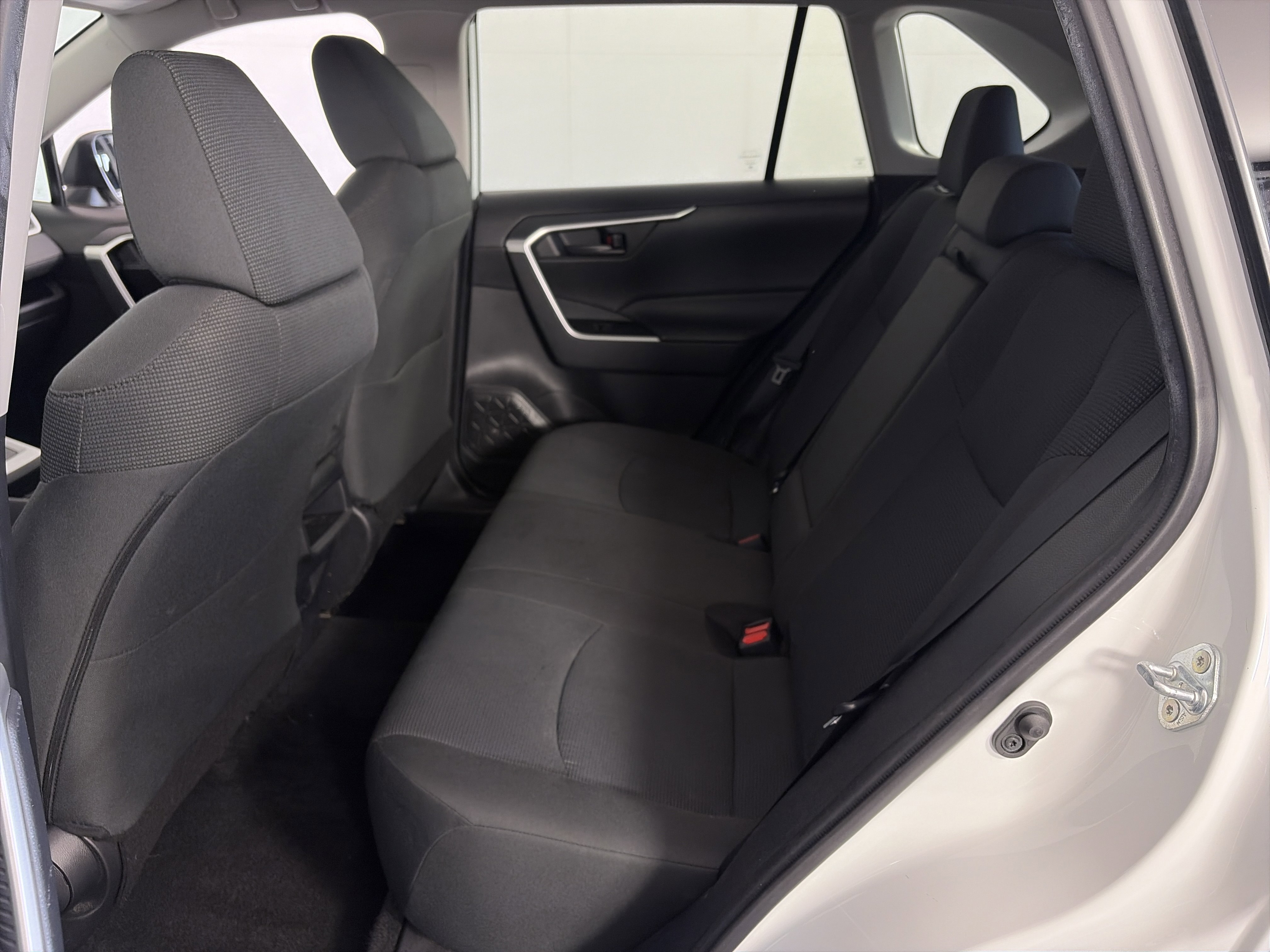Used 2021 Toyota RAV4 LE AWD/4WD image 7