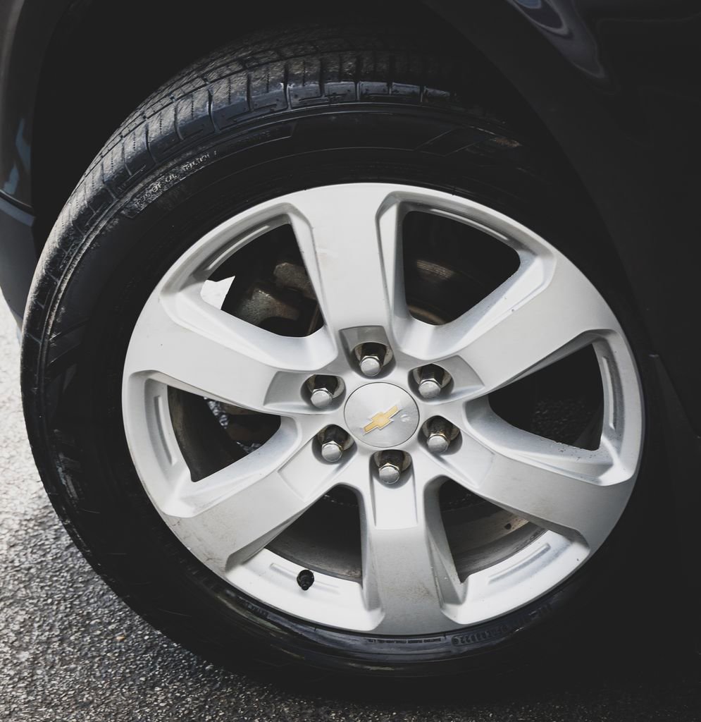 Used 2017 Chevrolet Traverse LT w/ Style and Technology Package image 4