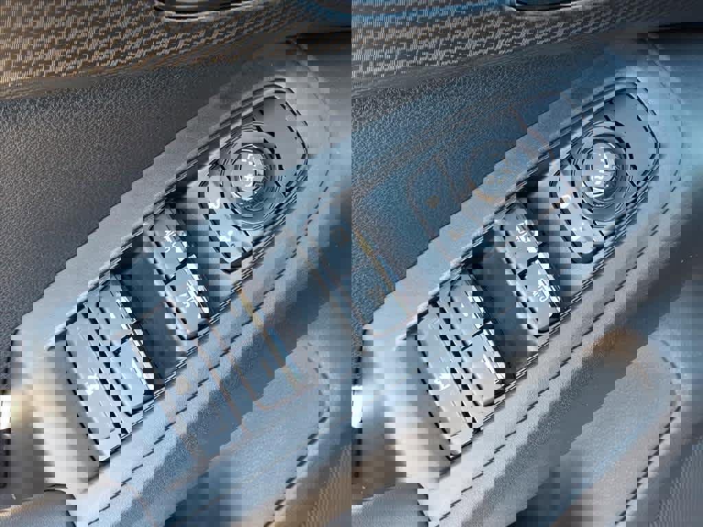 Certified 2025 Subaru Crosstrek 2.0i Premium image 24