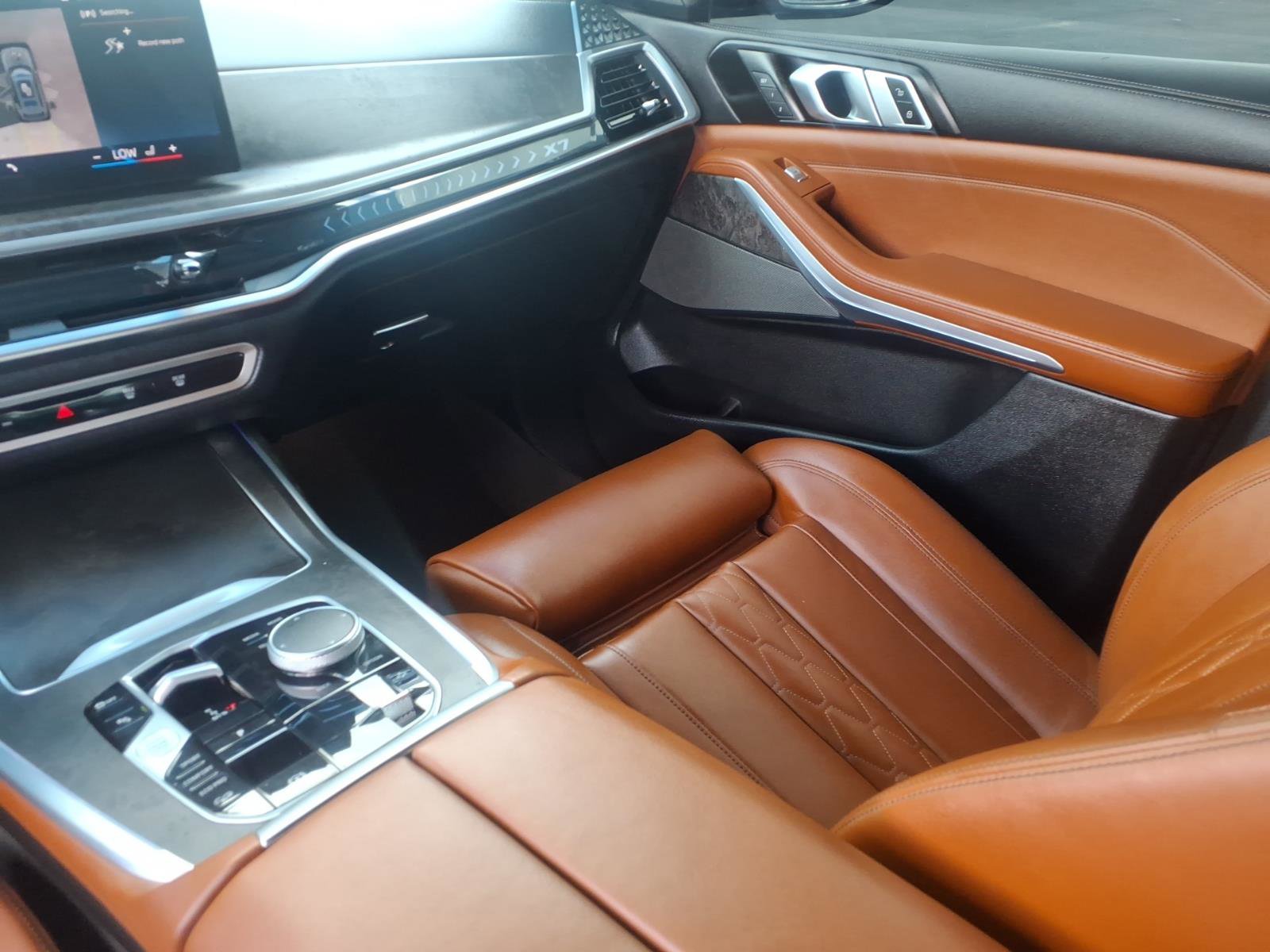 Used 2025 BMW X7 xDrive40i w/ M Sport Package image 32