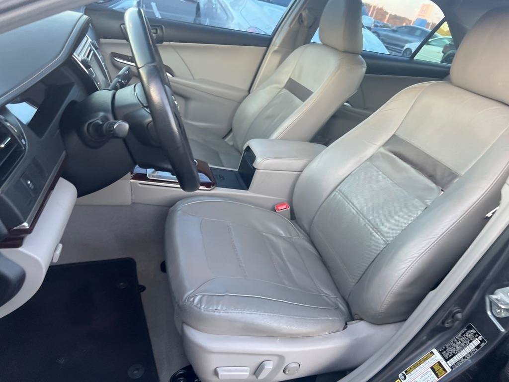 Used 2012 Toyota Camry XLE w/ Leather Pkg FWD image 11