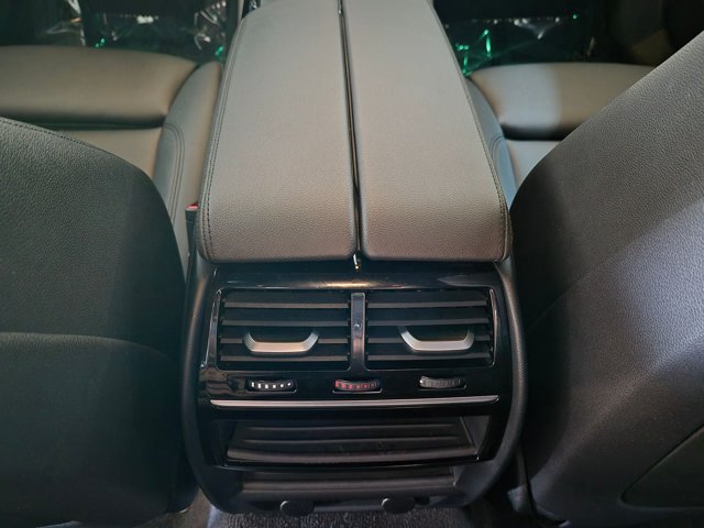 Used 2018 BMW 530e w/ Premium Package 2 RWD image 19