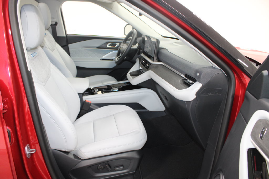New 2026 Ford Explorer Platinum w/ LUX Leather Package AWD/4WD image 28