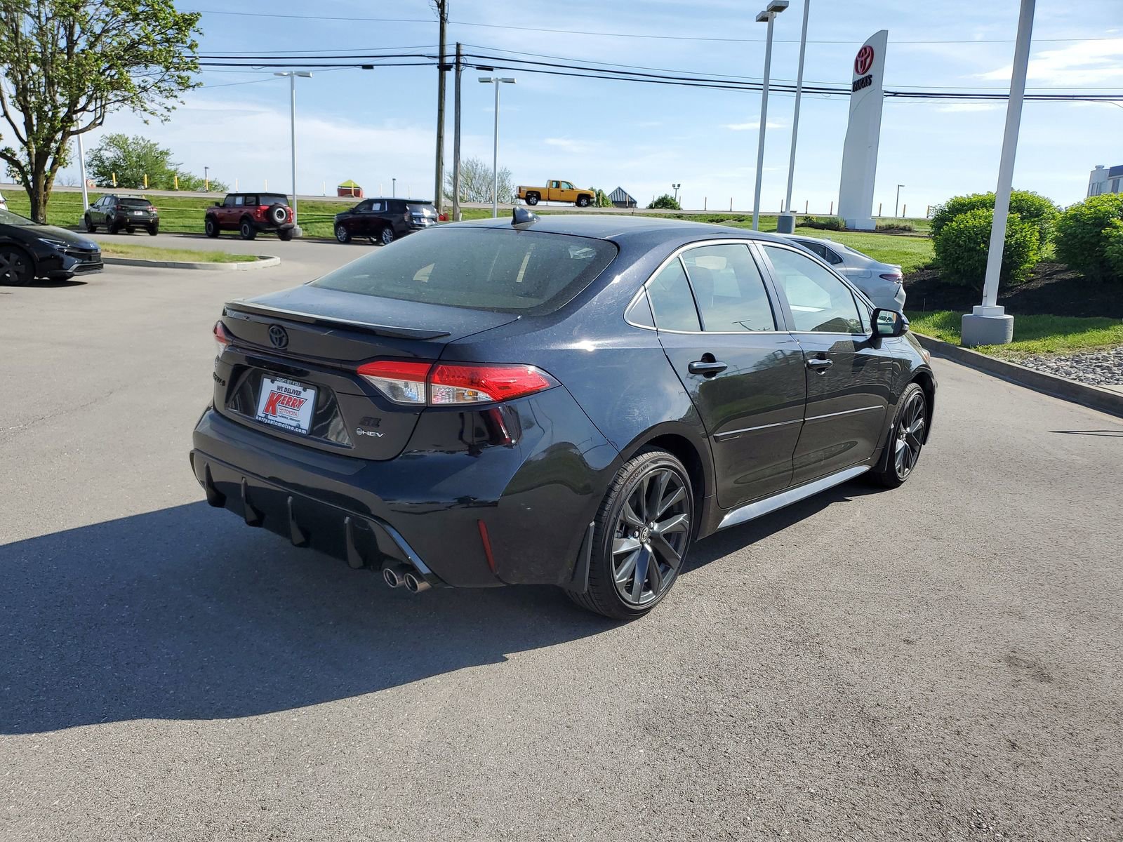 Certified 2025 Toyota Corolla SE w/ Convenience Package FWD image 4