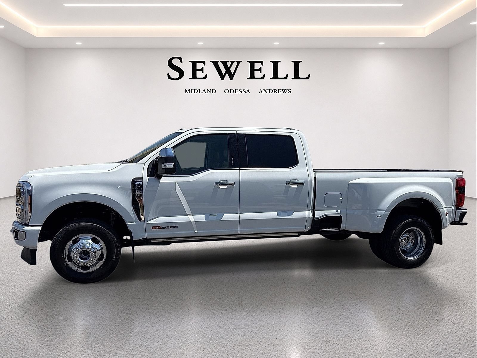 Used 2024 Ford F350 Limited AWD/4WD image 2