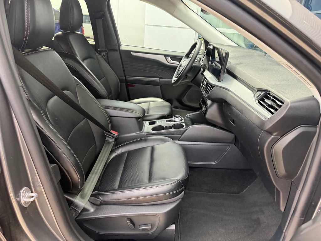 Used 2025 Ford Escape Platinum AWD/4WD image 23