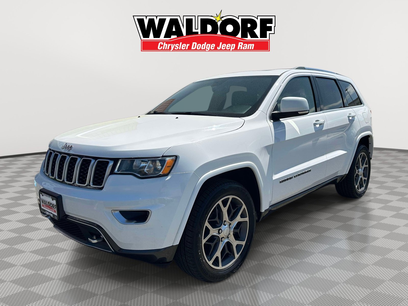 Used 2018 Jeep Grand Cherokee Limited AWD/4WD image 3