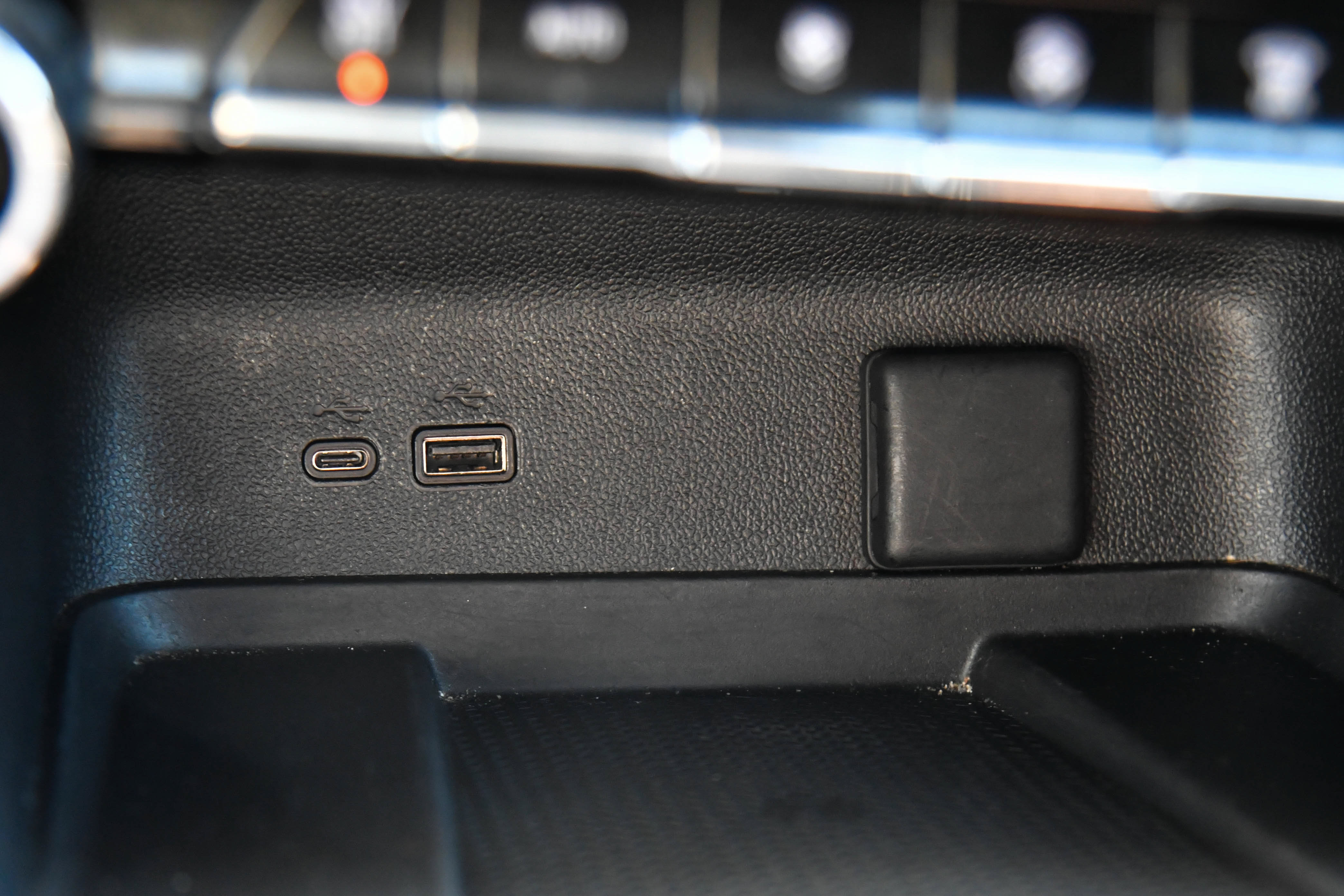 Used 2024 Chevrolet Traverse LT FWD image 33