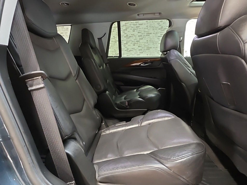 Used 2020 Cadillac Escalade Luxury image 12