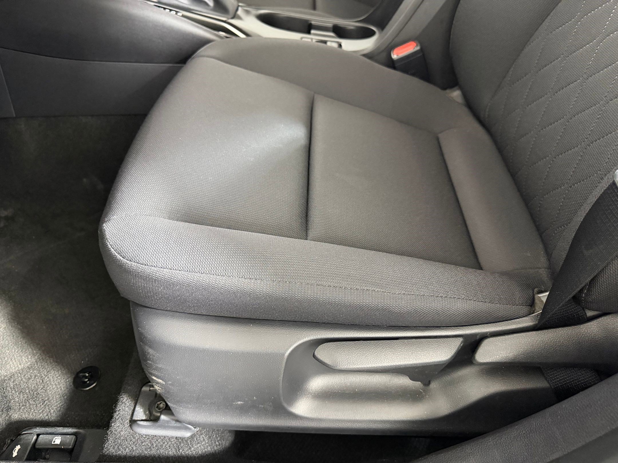 Used 2025 Toyota Corolla LE FWD image 11