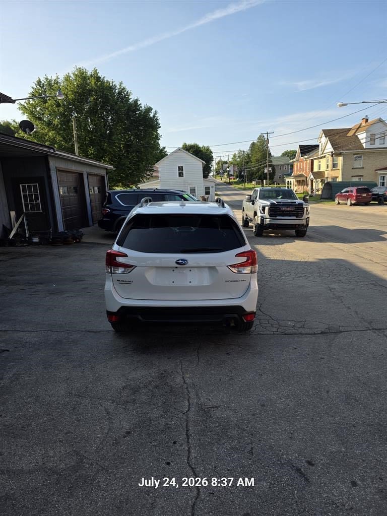 Used 2022 Subaru Forester Premium AWD/4WD image 6