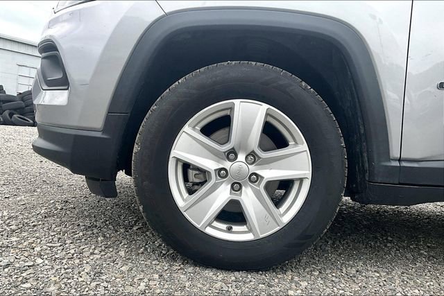 Used 2022 Jeep Compass Latitude image 10