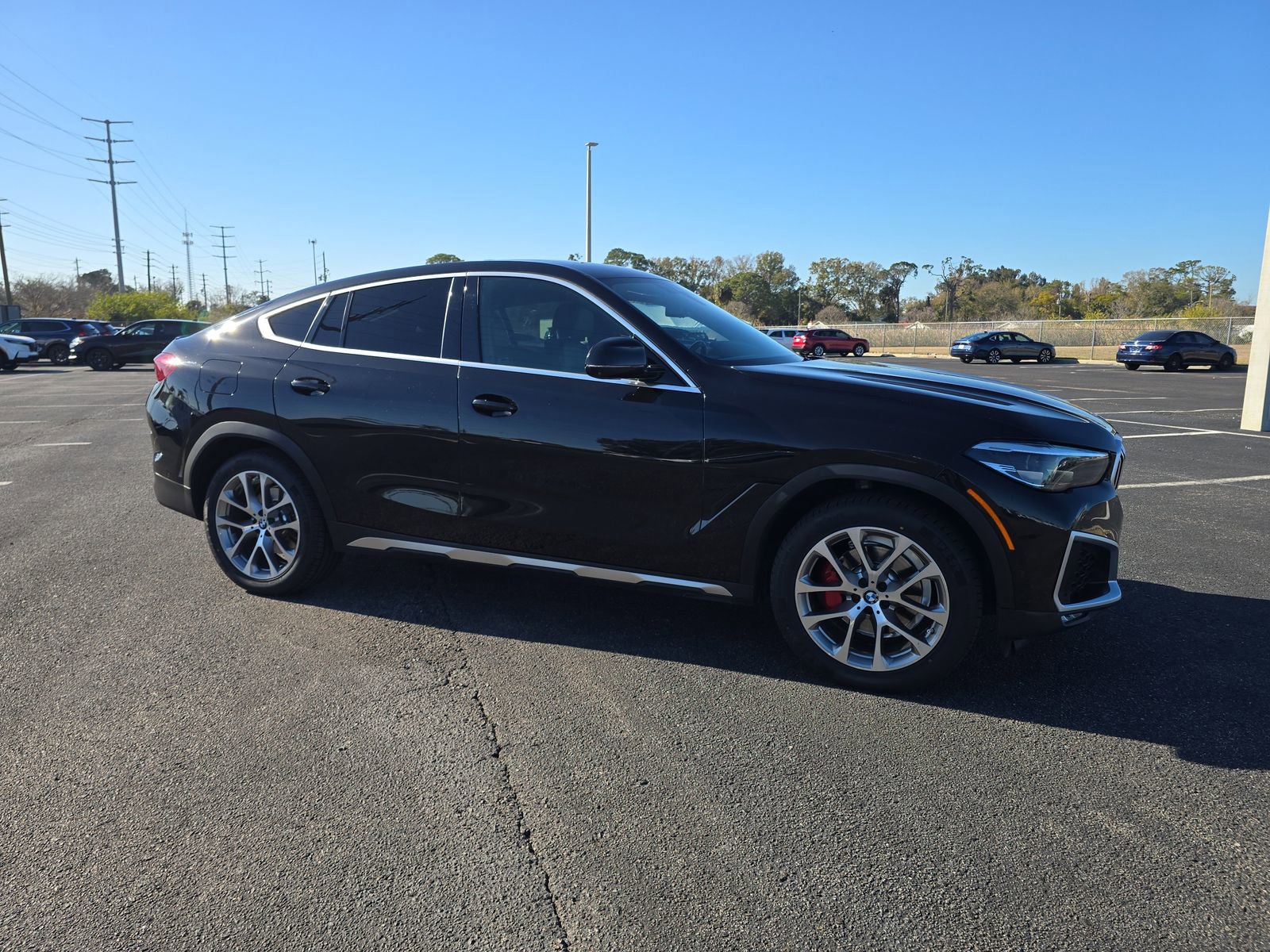 Used 2021 BMW X6 sDrive40i w/ Premium Package image 2