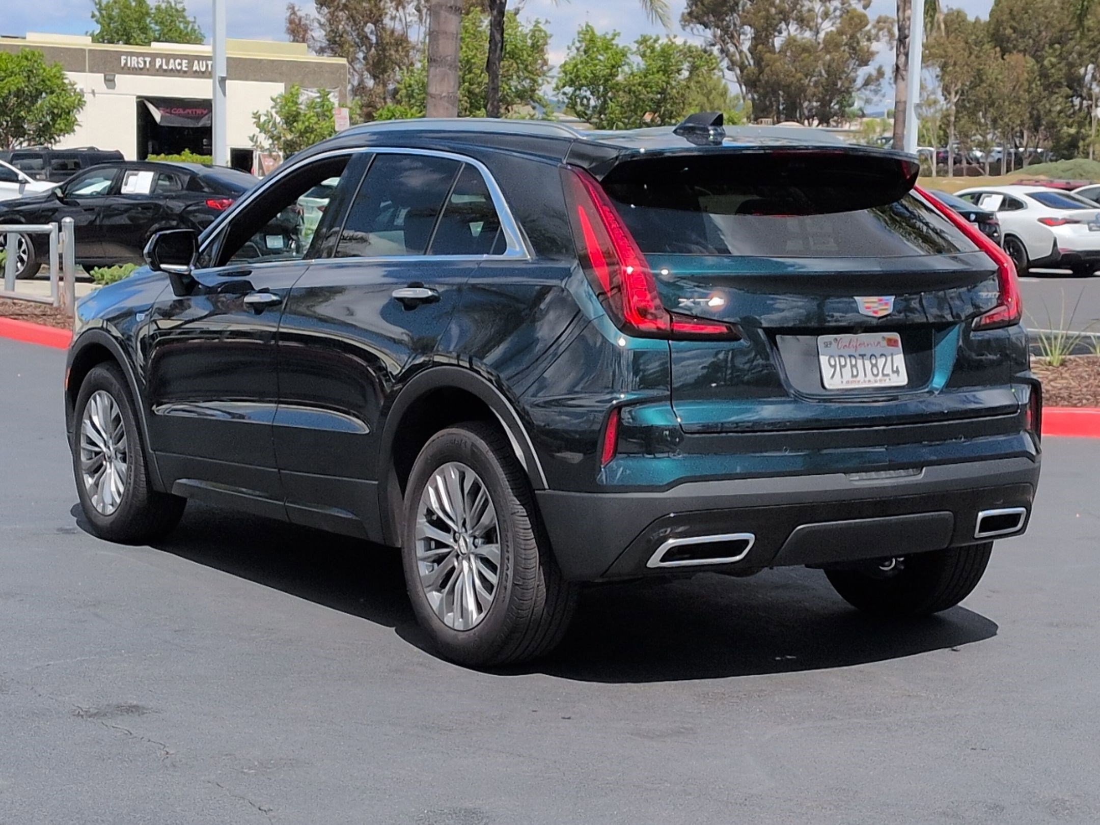 Used 2025 Cadillac XT4 Premium Luxury w/ Technology Package image 8