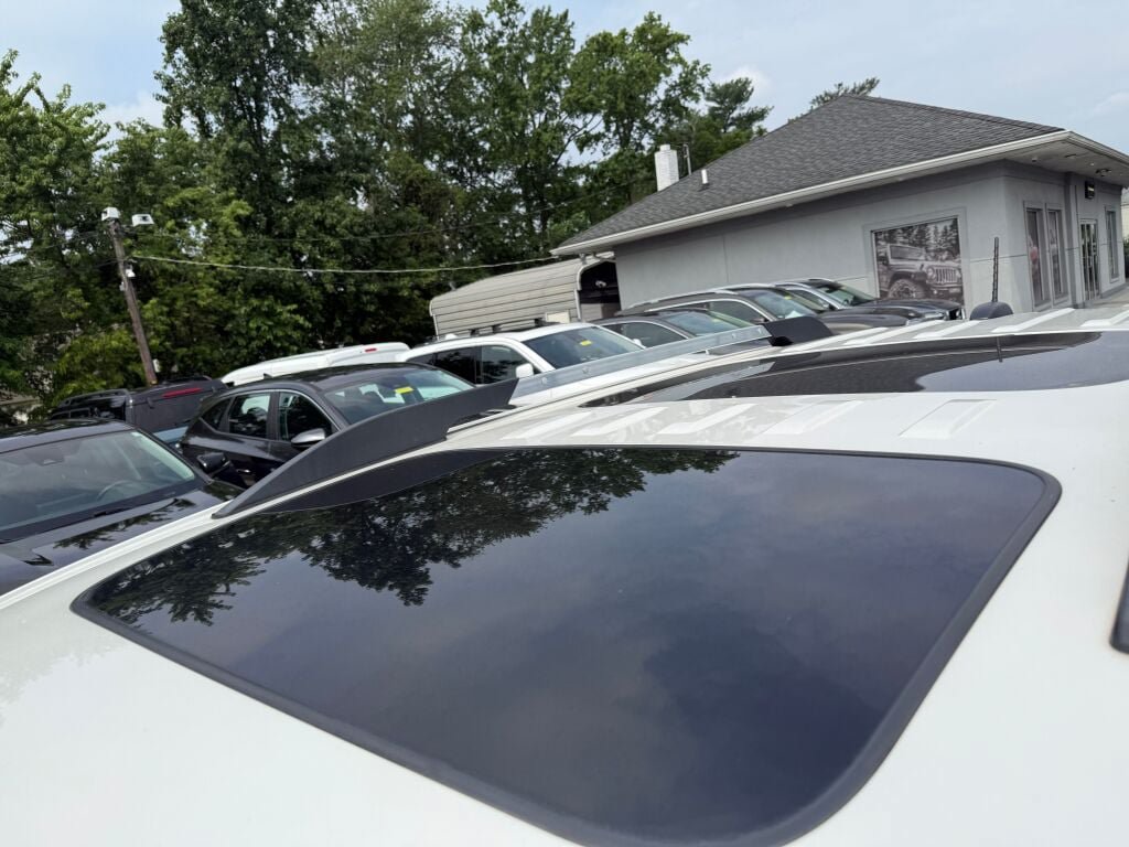 Used 2018 GMC Acadia Denali w/ Technology Package AWD/4WD image 9