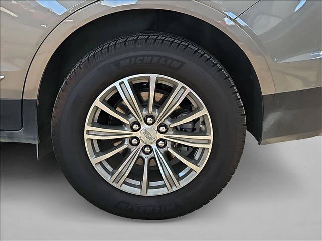 Used 2017 Cadillac XT5 Luxury w/ Driver Awareness Package FWD image 18