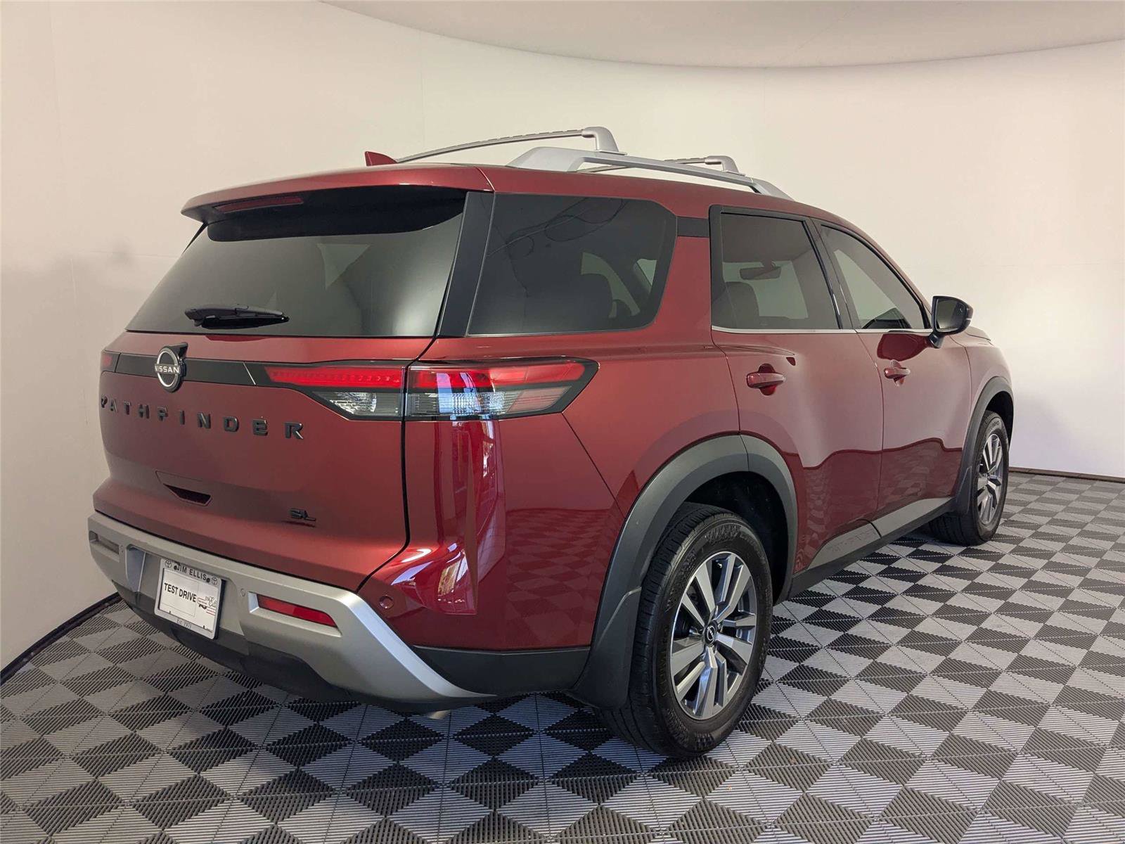 Used 2023 Nissan Pathfinder SL w/ Lighting Package (N92) image 5
