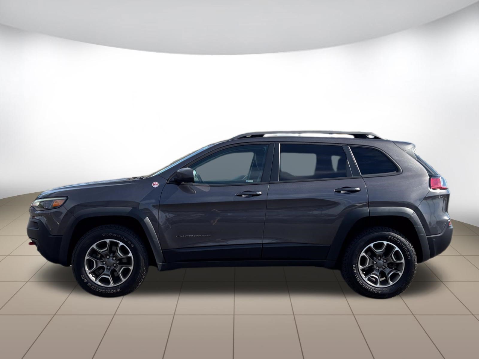Used 2020 Jeep Cherokee Trailhawk w/ Cold Weather Group AWD/4WD image 4