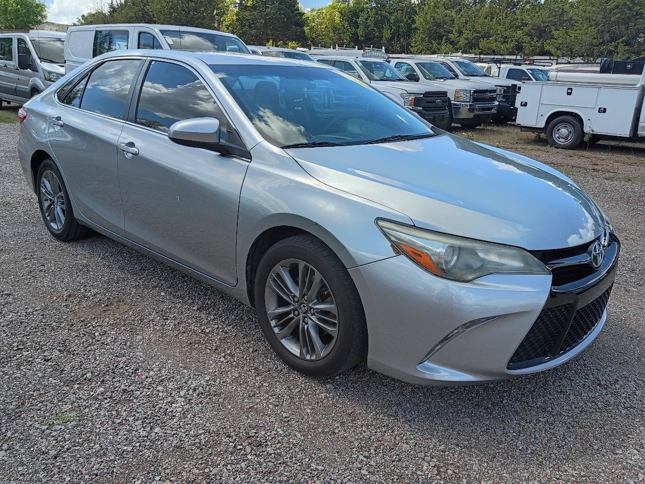 Used 2016 Toyota Camry SE FWD image 3
