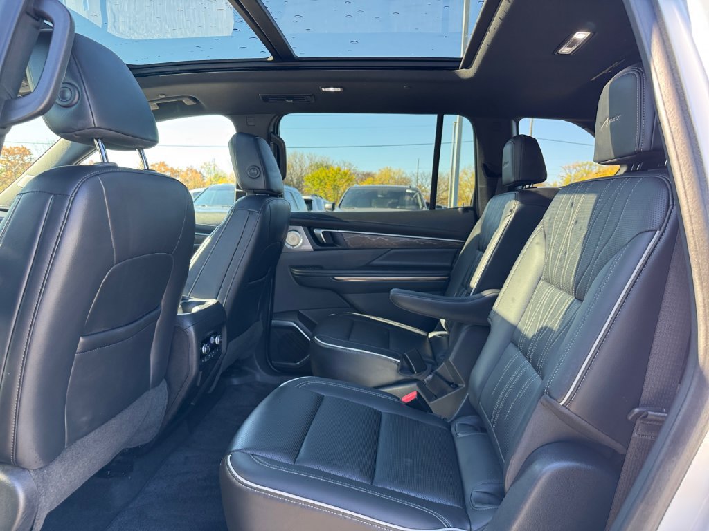 Used 2025 Buick Enclave Avenir w/ Super Cruise Package AWD/4WD image 36