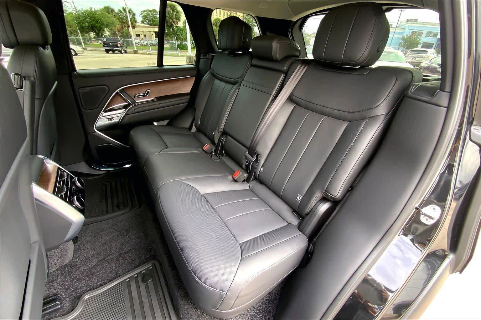 Used 2025 Land Rover Range Rover SE AWD/4WD image 21