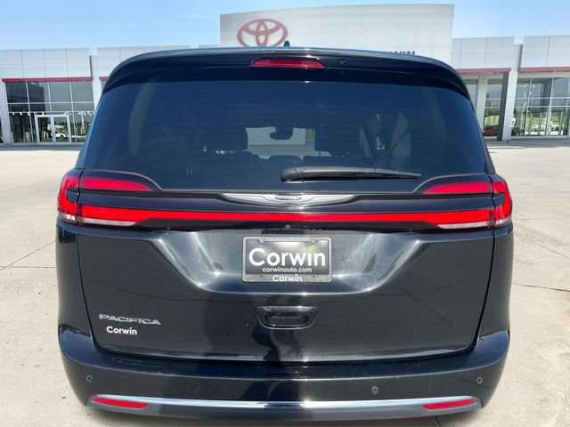 Used 2023 Chrysler Pacifica Touring-L FWD image 4