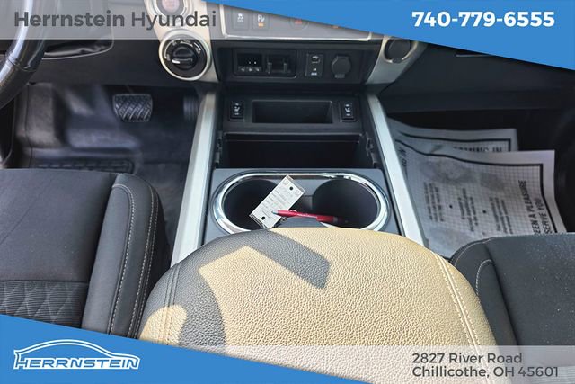 Used 2018 Nissan Titan SV AWD/4WD image 13