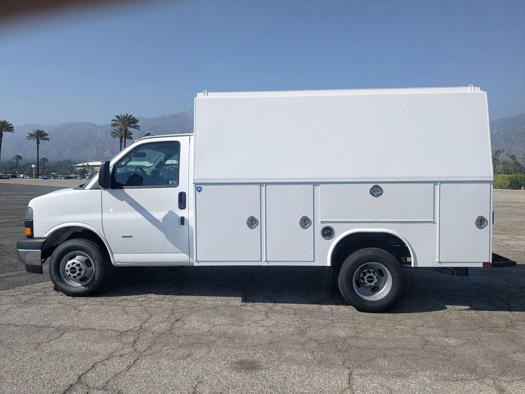 New 2026 GMC Savana 3500 w/ Power Convenience Package RWD image 9