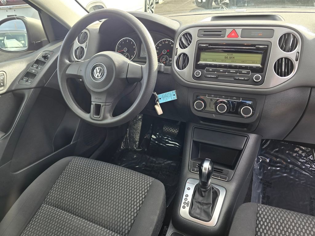 Used 2011 Volkswagen Tiguan S image 11