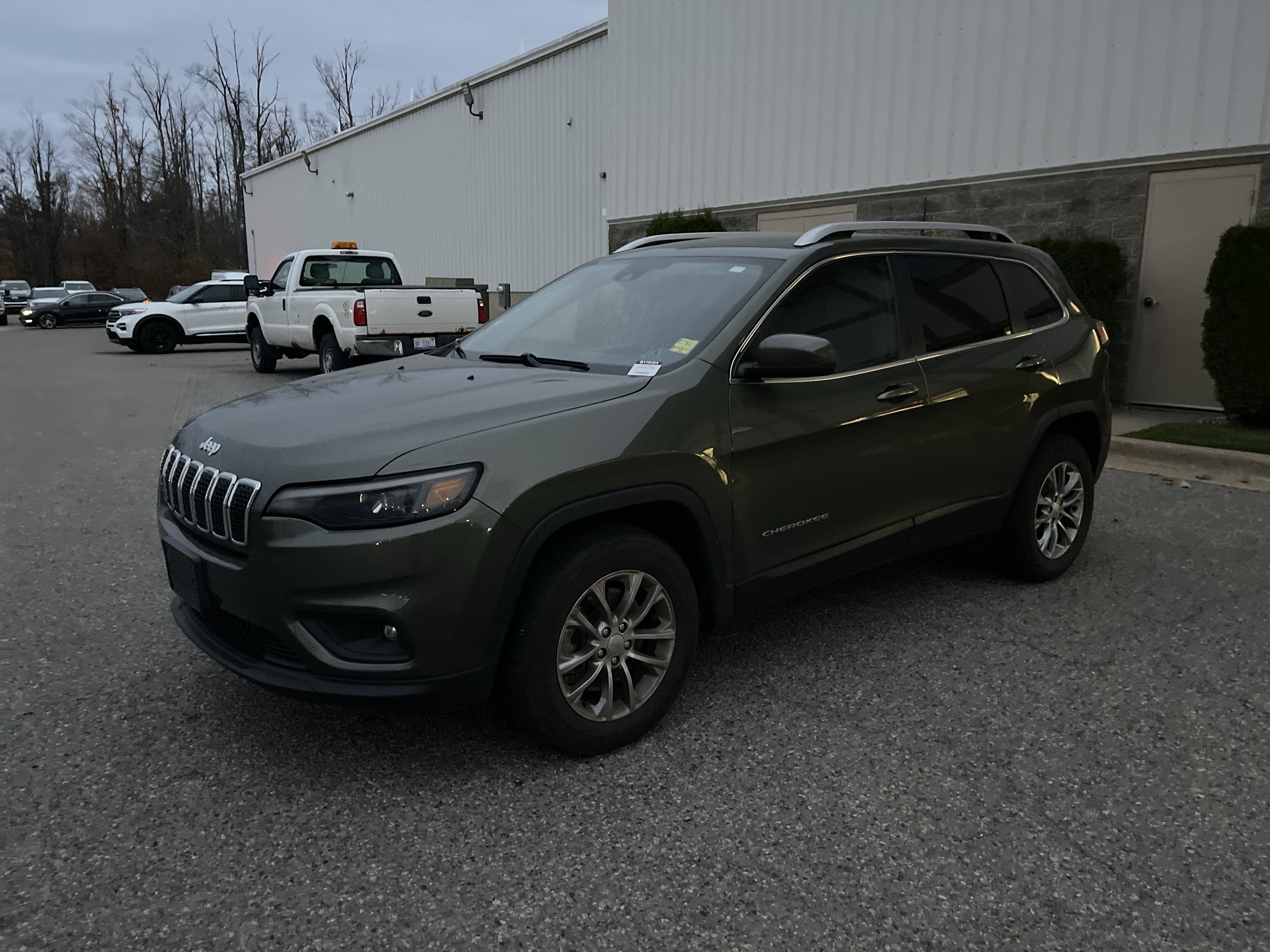 Used 2021 Jeep Cherokee Latitude Lux w/ Sun & Sound Group AWD/4WD image 8