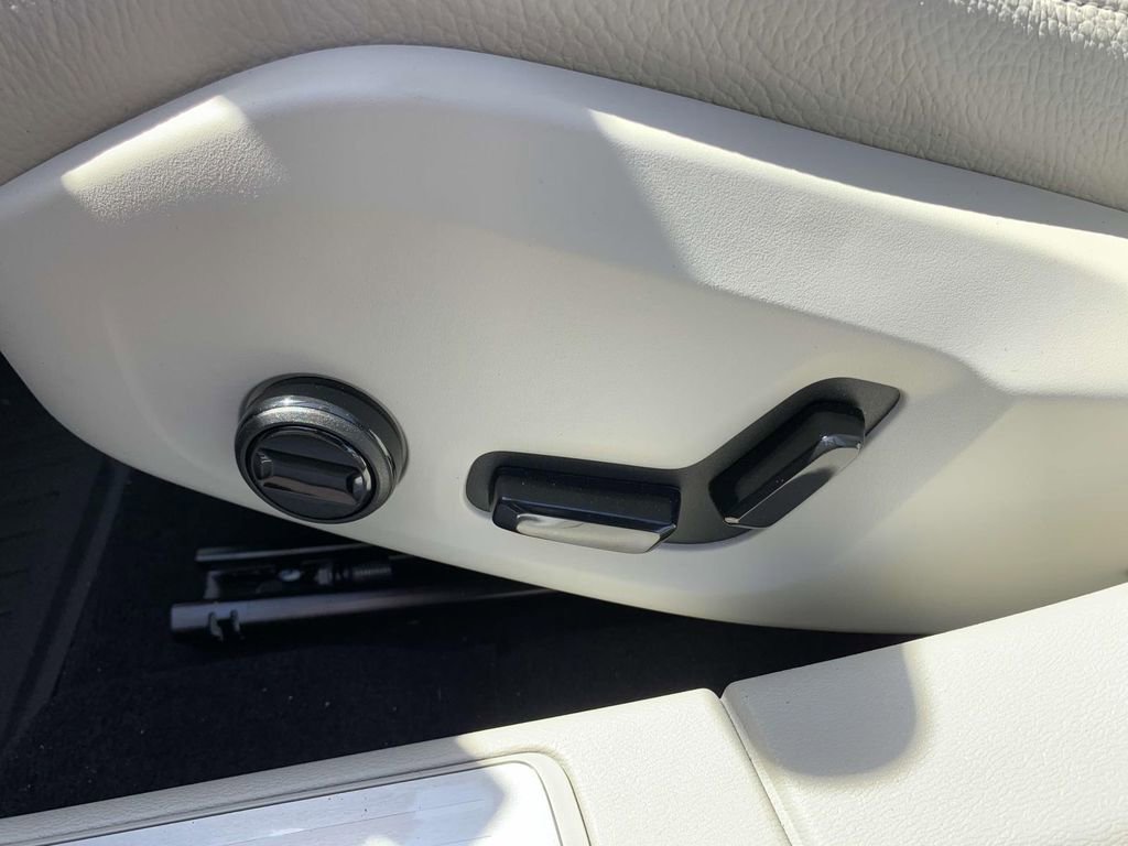 New 2025 Volvo V60 B5 Cross Country Plus w/ Protection Package Premier image 5